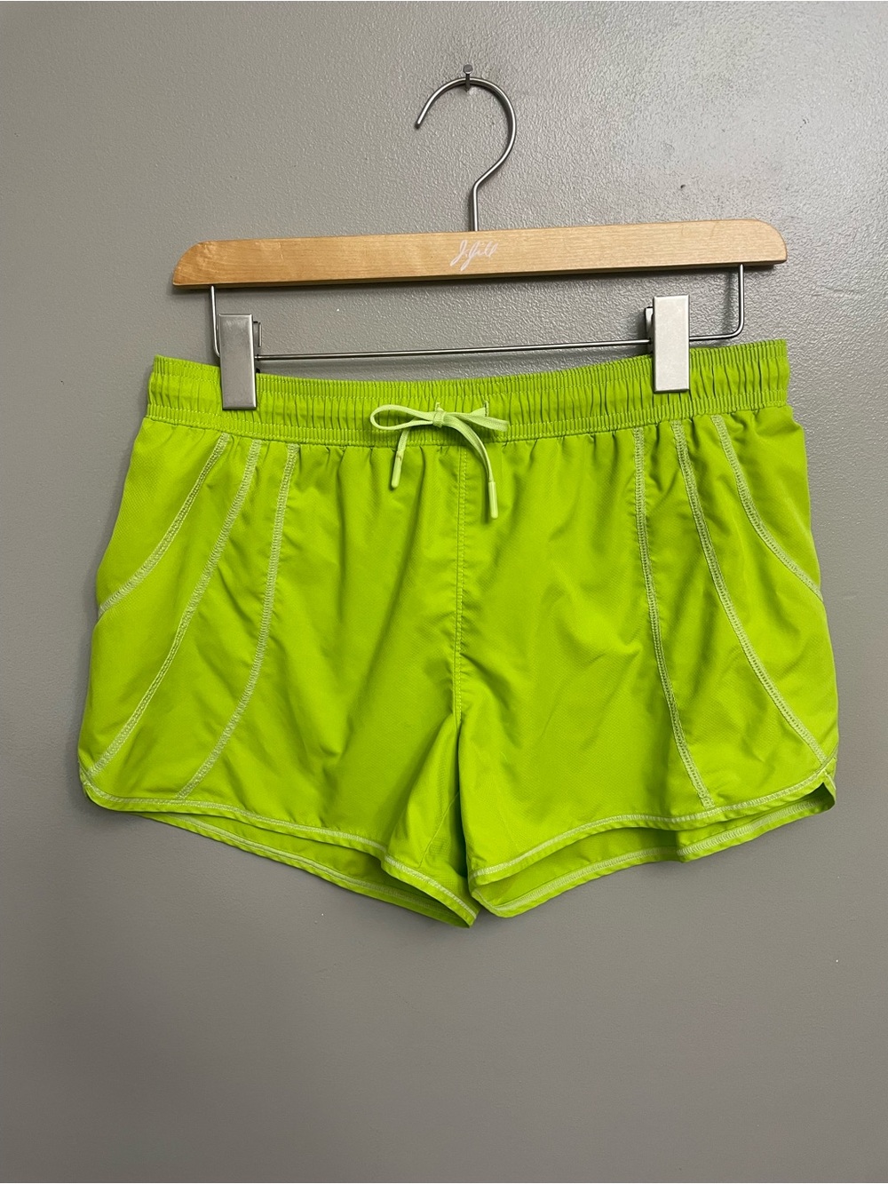 Athleta record time run shorts women’s small